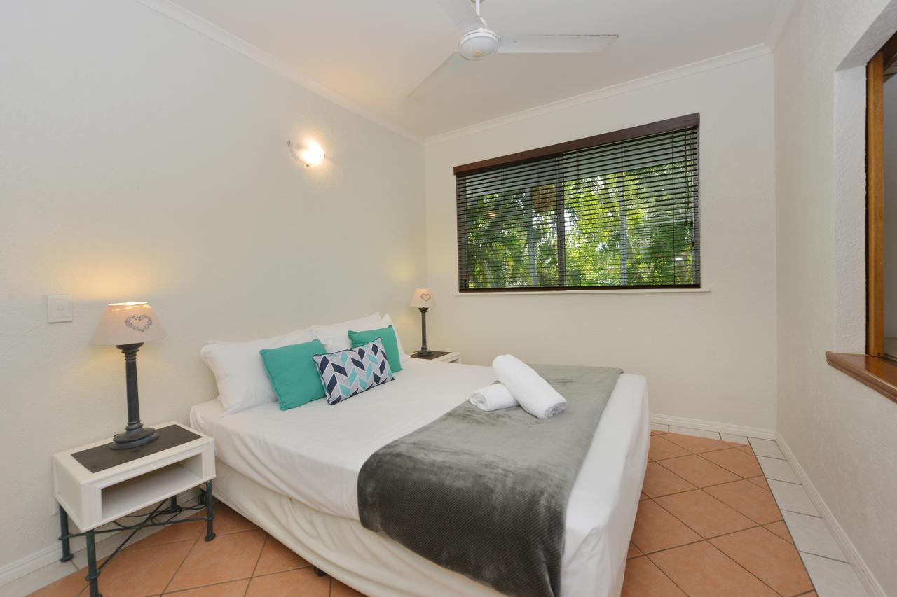 Seascape Holidays - Coral Apartments Port Douglas Exteriör bild